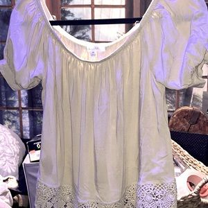 #220 (M)Active USA crochet trim BOHO ladies blouse w/ ties on sleeves